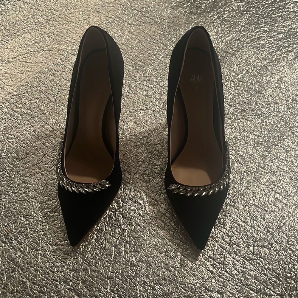 H & M SATIN texture heel only worn to take PICTURES in .. brand new